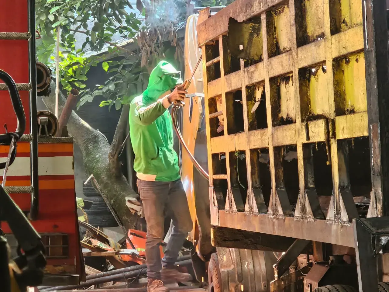 Efisiensi Kendaraan Operasional DLH - Hero Image